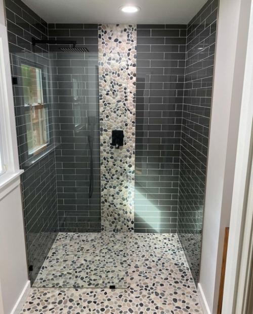 Необычное сочетание цветов и фактур в ванной комнате. 02