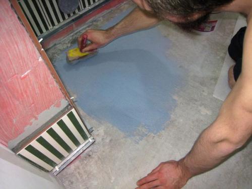 Мы делаем мокрую стяжку и гидроизоляцию в ванной. 02