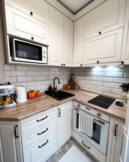 Небольшая кухня, площадью почти 7 кв. 01