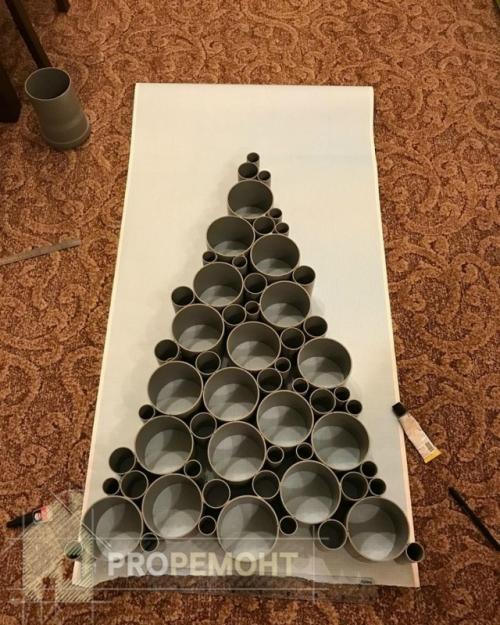 Ёлка из остатков трубы после ремонта.  