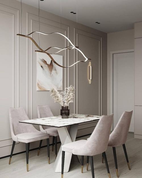 Светлые, тёплые тона, с применением чёрных элементов в отделке кухни, что разбавляет её и делает более брутальной. 01