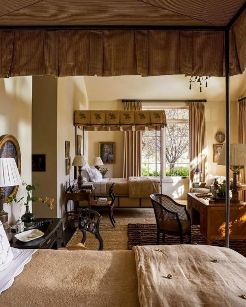 Насладимся этим потрясающим загородным домом - настоящим сокровищем, где история и природа встречаются в одном пространстве. 04