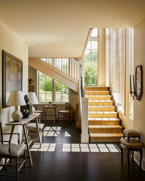 Насладимся этим потрясающим загородным домом - настоящим сокровищем, где история и природа встречаются в одном пространстве. 06