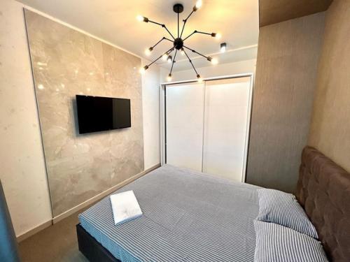 Дизайнерская евродвушка с видом на море. 02