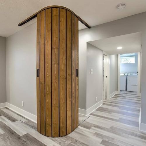 Хорошая идeя - двеpь, скpывающaя леcтницy. 02