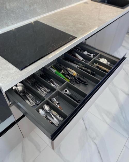 Всем привет.  Это наша новая кухня сразу после монтажа. 07