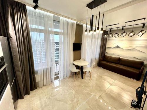 Дизайнерская евродвушка с видом на море. 07