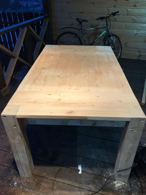 Стол для террасы своими руками из остатков от строительства. 04