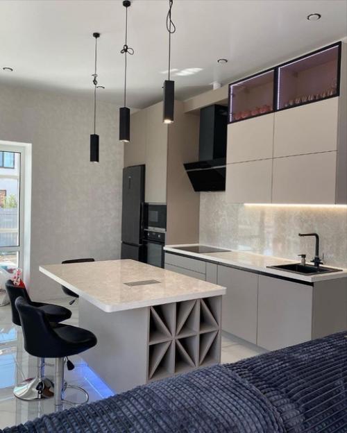 Всем привет.  Это наша новая кухня сразу после монтажа. 01