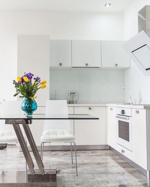 Долго искали квартиру с панорамным остеклением и видом на море. 02