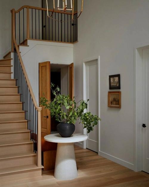 Потрясающий дом с тёплым, уютным интерьером, будто созданным для жизни в гармонии с природой. 06