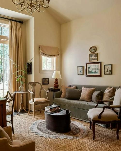 Насладимся этим потрясающим загородным домом - настоящим сокровищем, где история и природа встречаются в одном пространстве. 02