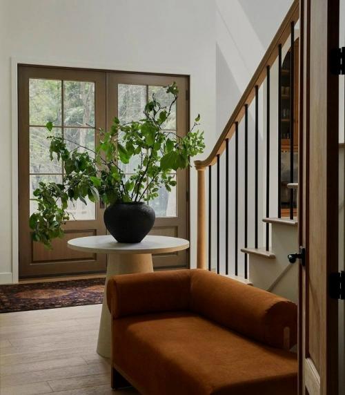 Потрясающий дом с тёплым, уютным интерьером, будто созданным для жизни в гармонии с природой. 04