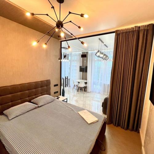 Дизайнерская евродвушка с видом на море. 06