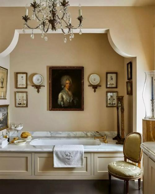 Насладимся этим потрясающим загородным домом - настоящим сокровищем, где история и природа встречаются в одном пространстве. 01