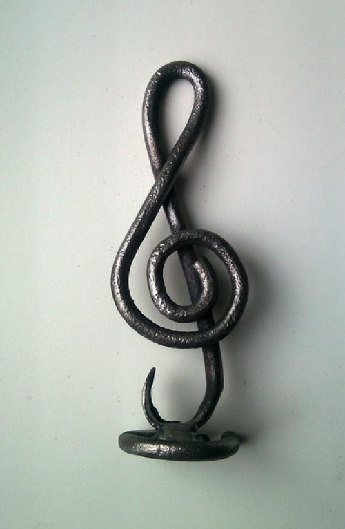 На самом деле не так уж и сложно делать из толстой проволоки крутые вещи! 01