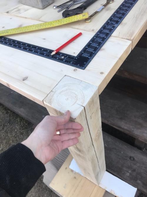 Стол для террасы своими руками из остатков от строительства. 06