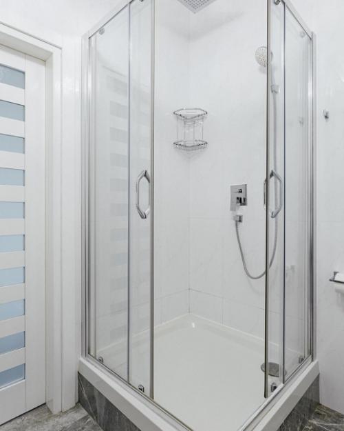 Долго искали квартиру с панорамным остеклением и видом на море. 07