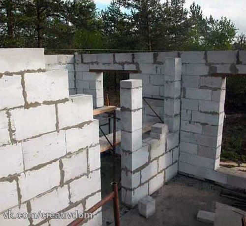 Пенобетон - легкий ячеистый бетон, который получается после затвердевания раствора из цемента, песка, воды и пены. 02