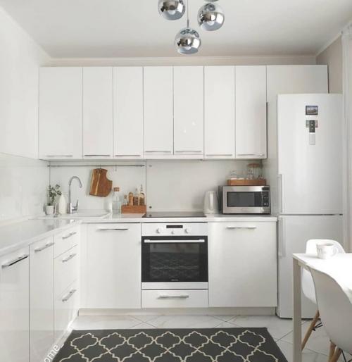 Весь ремонт этой квартиры был сделан своими руками, с душой и любовью. 03