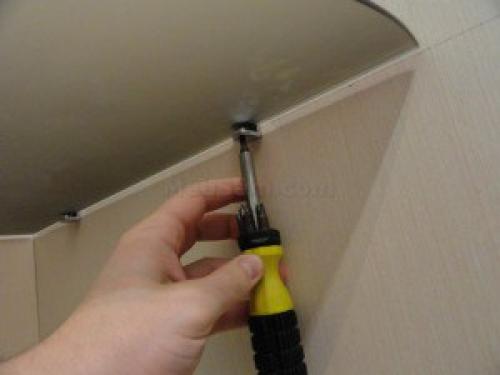 Установка полкодержателей для стекла. 04