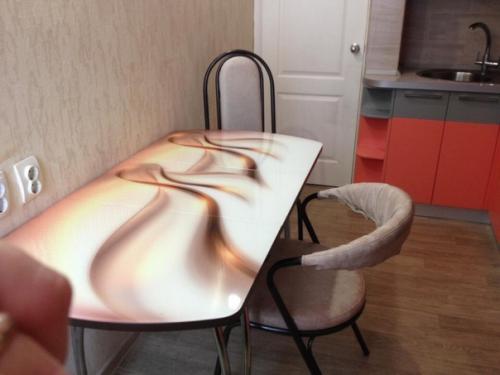 Кухню делал сам 7 лет назад, просто подсказка по дизайну где и что. 01