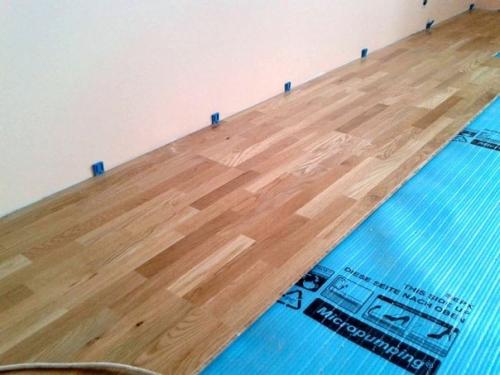 Учебникремонта. Уклaдкa лaминaтa. 01