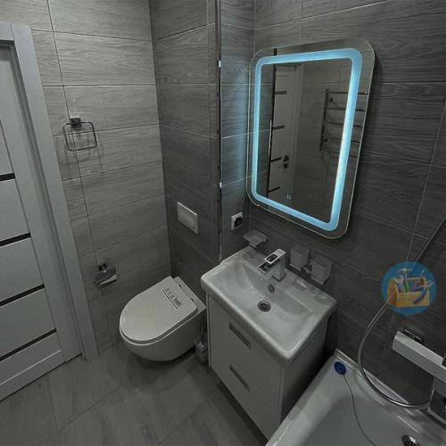 Ремонт в небольшой ванной комнате в серых тонах, очень здорово! 03