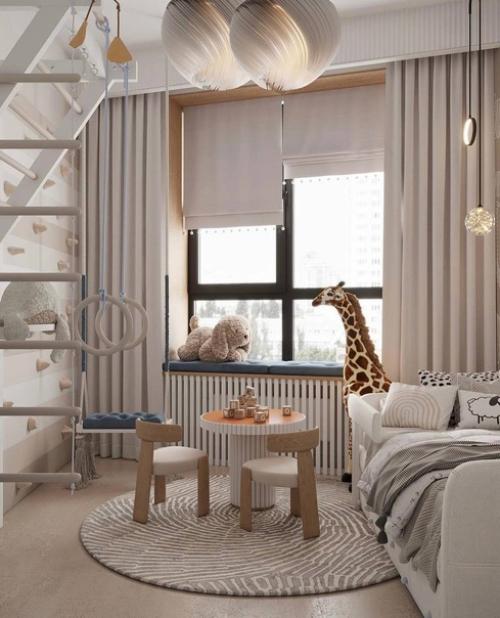 Отличная комната!  Рама на окне сделана безопасно ( форточка открывается высоко), сам ребенок не сможет открыть. 03