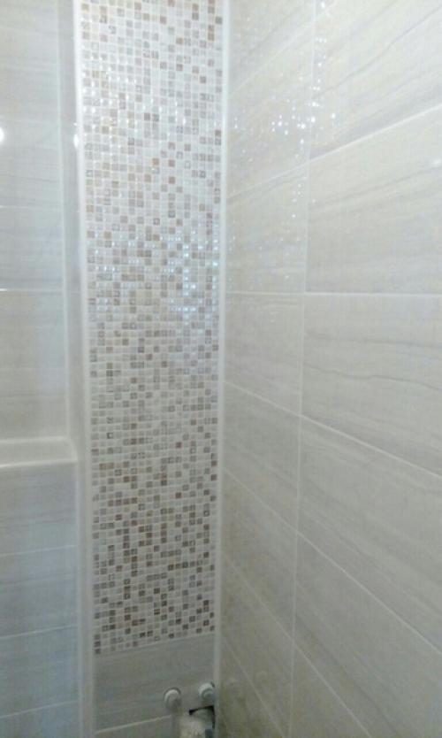 Помогите!  Плиточник положил плитку и затер ее. 06