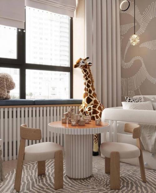 Отличная комната!  Рама на окне сделана безопасно ( форточка открывается высоко), сам ребенок не сможет открыть. 07