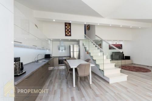 Крутая двухуровневая квартира 98 кв. 01