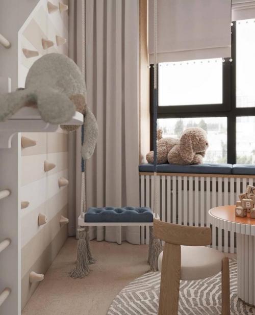 Отличная комната!  Рама на окне сделана безопасно ( форточка открывается высоко), сам ребенок не сможет открыть. 01