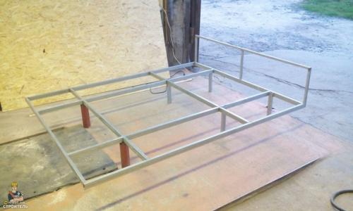 Муж Парящyю кровать своими руками смастерил. 01