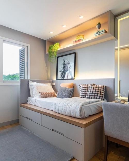 Компактный, но очень уютный и светлый интерьер комнаты. 02