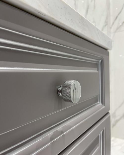 Малогабаритная ванная комната может легко превратиться в максимально функциональное, рациональное и комфортное пространство! 03