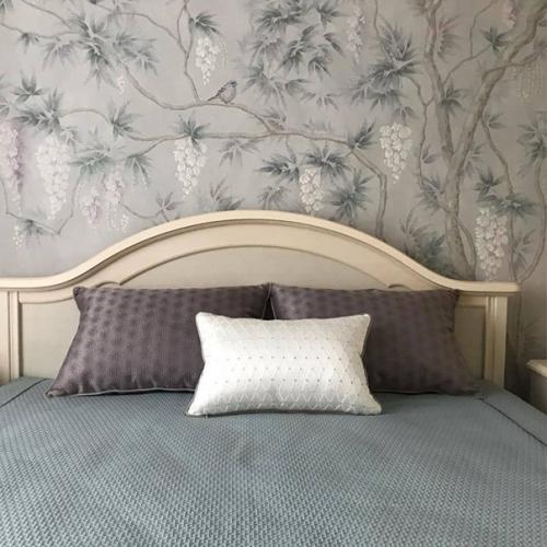 У нас такая нежная спальня. 08