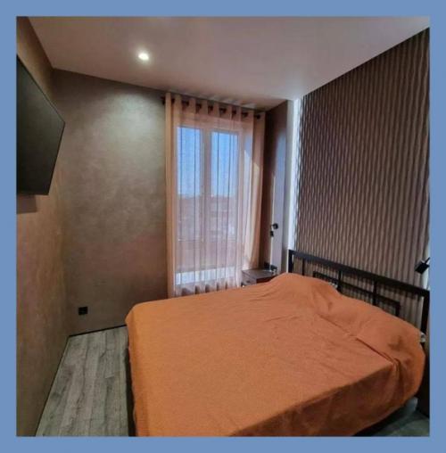 Двухкомнатная студия.  Без дизайнера не обошлось, но оно того стоило. 05