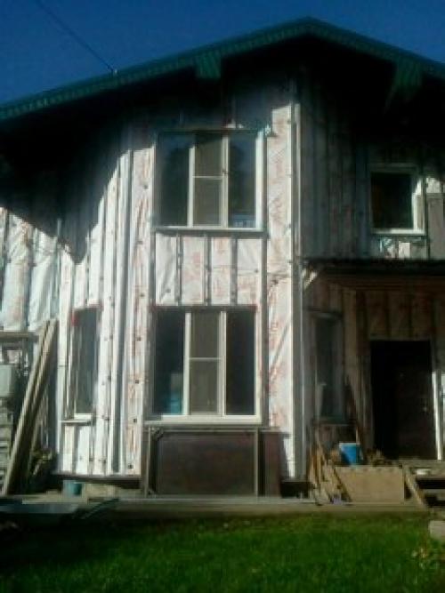 Как из прямого внешнего угла цокольного сайдинга сделать развернутый угол для облицовки эркера? 01