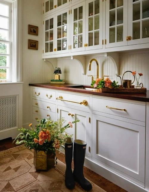 Светлый интерьер загородного дома - это про спокойствие, естественность и ощущение воздуха. 08