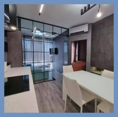 Двухкомнатная студия.  Без дизайнера не обошлось, но оно того стоило. 03