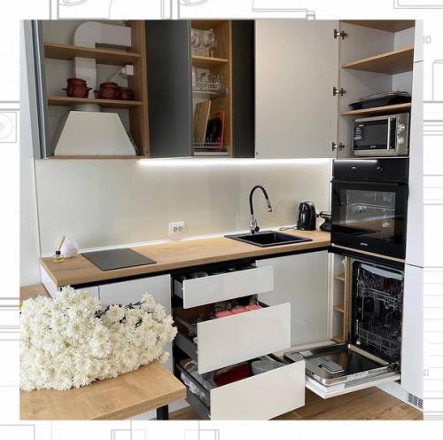 Дизайн маленькой кухни нужно очень тщательно продумывать. 01