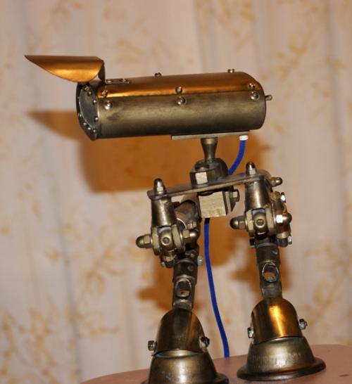 Всем добра!  Светильник в виде робота из металлолома сделал. 02