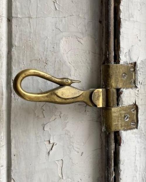 Таким образом, если вы любите Петербург и старину в интерьерах, то наверняка подписаны в инстаграме на Максима Космина (@Maax_sf. 04