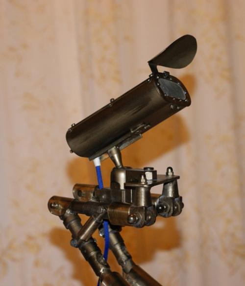 Всем добра!  Светильник в виде робота из металлолома сделал. 01