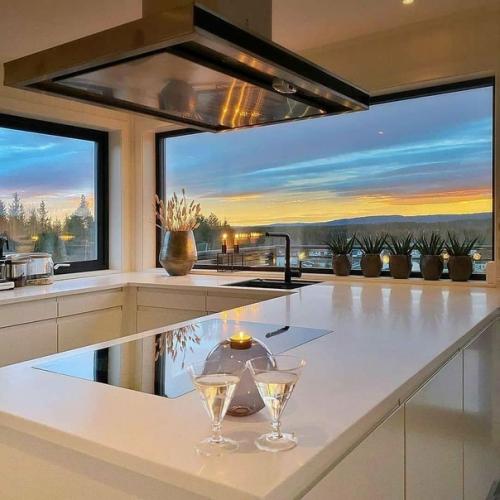 Невероятная кухня в загородном доме с шикарным Видом. 01