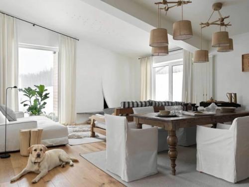 Современная русская дача - это уже не просто огород и грядки, а уютное пространство для отдыха, вдохновения и жизни на природе. 04