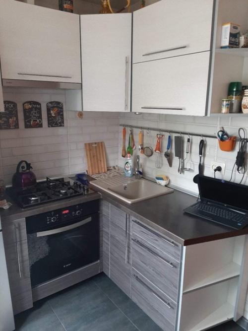 А вот и наша маленькая кухня. 06