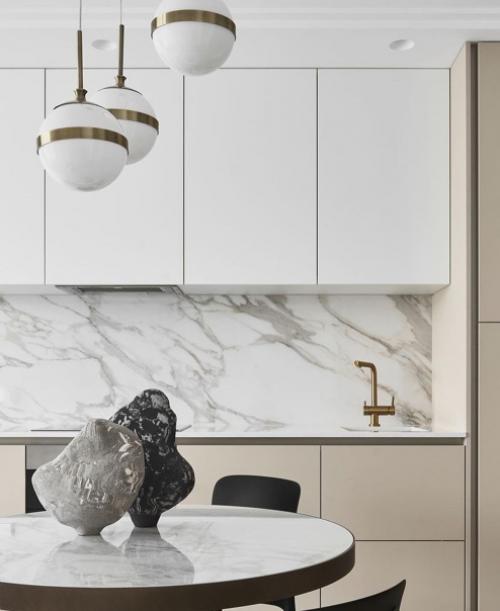 Эта квартира расположена в маленьком курортном городе Светлогорске на берегу балтийского моря. 05