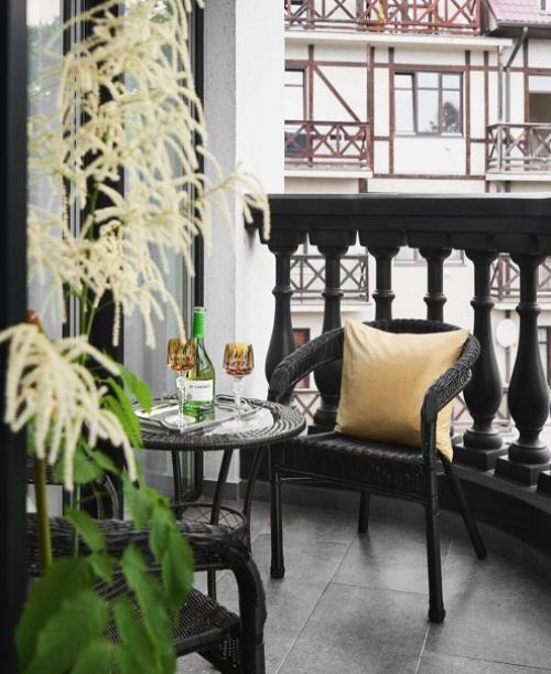 Эта квартира расположена в маленьком курортном городе Светлогорске на берегу балтийского моря. 06